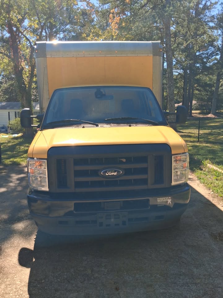2022 Ford E-350 16 ft Box Truck - NO CDL - Clean Title - Full Penske Records